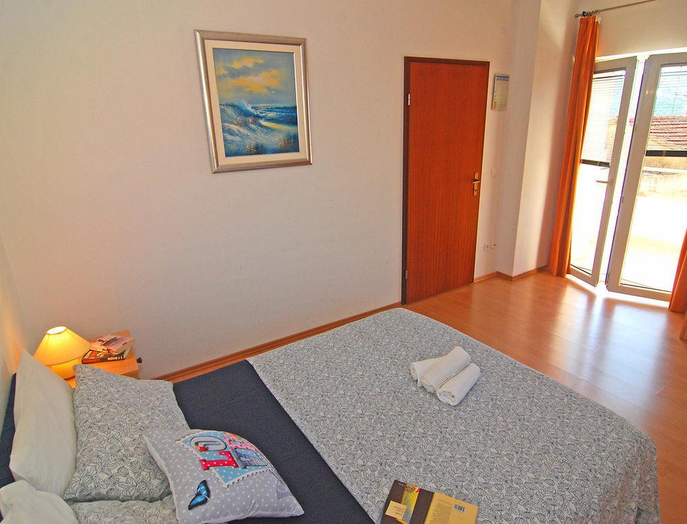 Apartments Kairos Traù Esterno foto